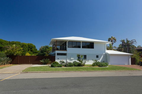 The Beach House At One Mile - 6 Burrawong - Accommodation Broadbeach 1