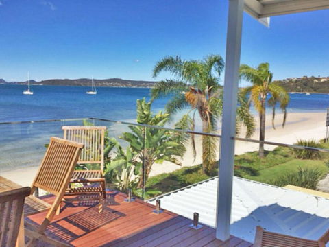 The Beach House' 169 Soldiers Point Road - Right On The Waterfront - Accommodation Broadbeach 3