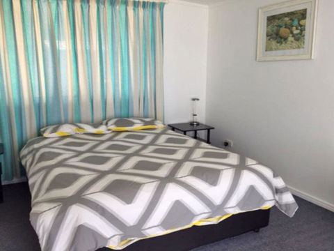 The Beach House' 169 Soldiers Point Road - Right On The Waterfront - Accommodation Broadbeach 2
