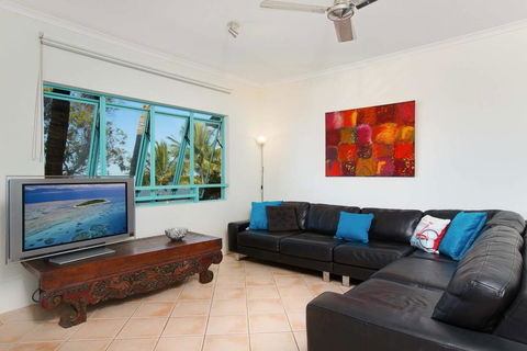 The Beach Shack 3BR Waterfront Resort, Own WIFI - Accommodation Broadbeach 3