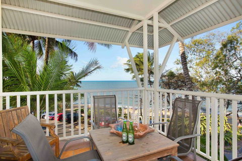 The Beach Shack 3BR Waterfront Resort, Own WIFI - Accommodation Broadbeach 0