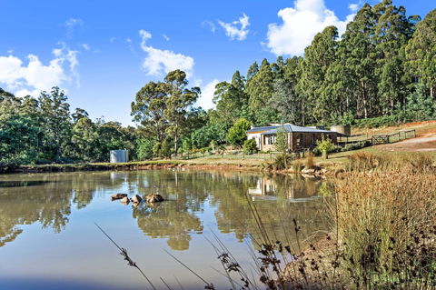 Naivasha Cottage - Accommodation Broadbeach 2