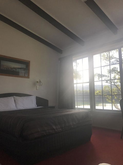 The Fox And Hounds Historic Hotel - Accommodation Broadbeach 15