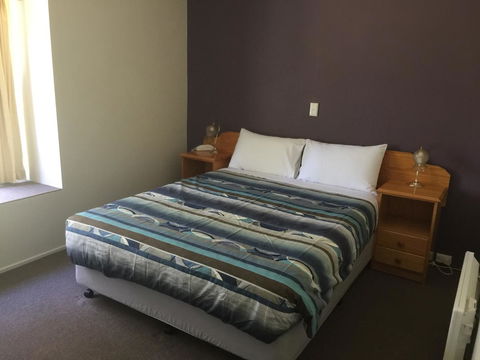 The Fox And Hounds Historic Hotel - Accommodation Broadbeach 10