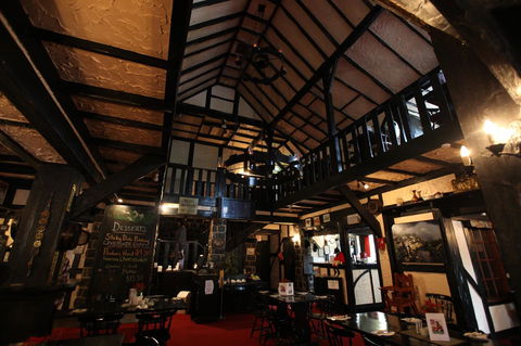 The Fox And Hounds Historic Hotel - Accommodation Broadbeach 36