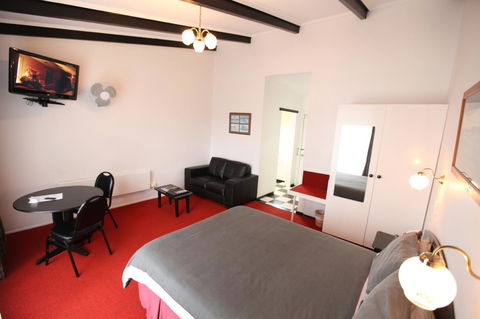 The Fox And Hounds Historic Hotel - Accommodation Broadbeach 34