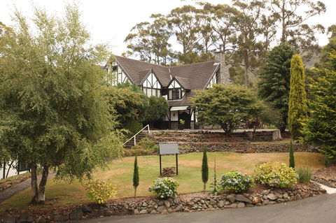 The Fox And Hounds Historic Hotel - Accommodation Broadbeach 39