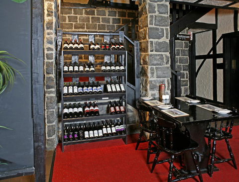 The Fox And Hounds Historic Hotel - Accommodation Broadbeach 23