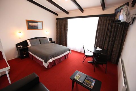 The Fox And Hounds Historic Hotel - Accommodation Broadbeach 16