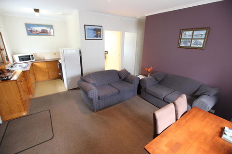 The Fox And Hounds Historic Hotel - Accommodation Broadbeach 18