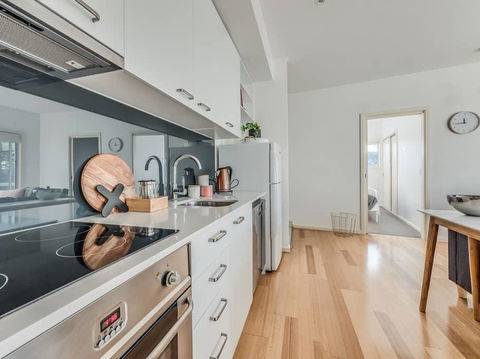 Marina View Apartment - Accommodation Broadbeach 16