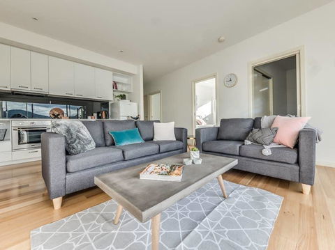 Marina View Apartment - Accommodation Broadbeach 0