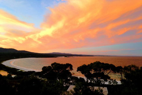 DOLPHIN LOOKOUT COTTAGE - Amazing Views Of The Bay Of Fires - Accommodation Broadbeach 0