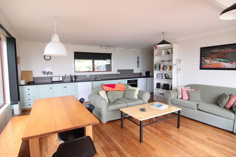 DOLPHIN LOOKOUT COTTAGE - Amazing Views Of The Bay Of Fires - Accommodation Broadbeach 11