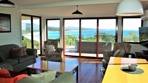 DOLPHIN LOOKOUT COTTAGE - Amazing Views Of The Bay Of Fires - Accommodation Broadbeach 1
