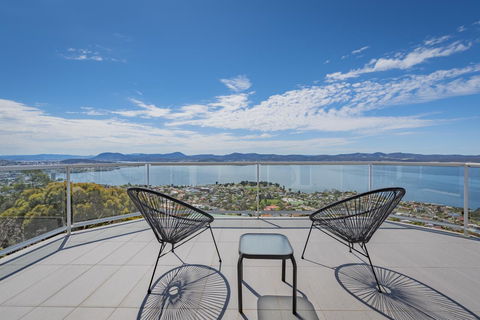Nature & Relax House, Panoramic Sea View, Free Parking 37 - Accommodation Broadbeach 3