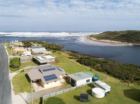 Arthur Riverfront And Sea Lodge Downstream - Accommodation Broadbeach 2