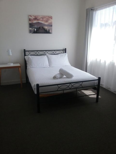 Tullah Tavern - Accommodation Broadbeach 3