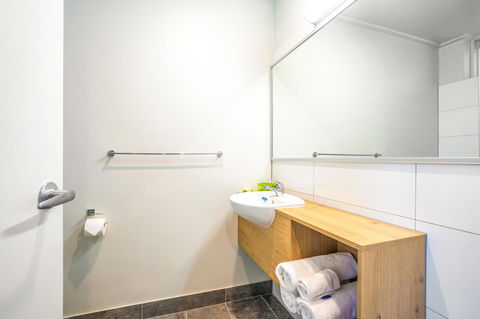 Nightcap At Keysborough Hotel - Accommodation Broadbeach 3