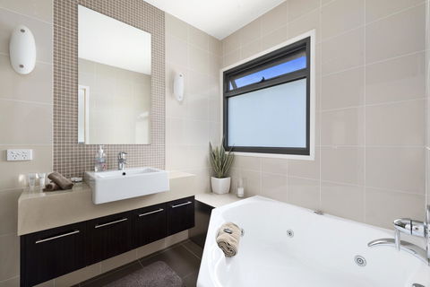 Apollo Bay Cottages - Accommodation Broadbeach 8