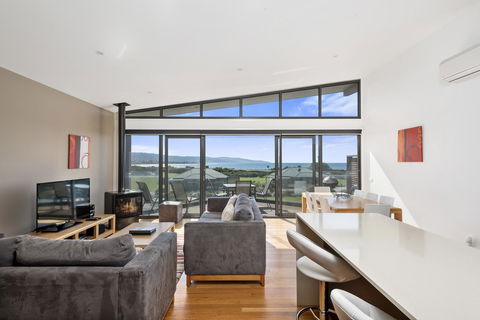Apollo Bay Cottages - Accommodation Broadbeach 13