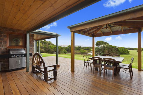 Apollo Bay Cottages - Accommodation Broadbeach 4