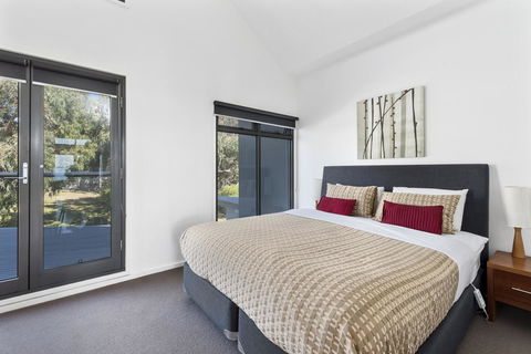 Apollo Bay Cottages - Accommodation Broadbeach 9