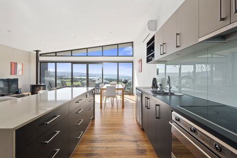Apollo Bay Cottages - Accommodation Broadbeach 10