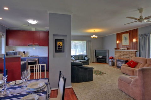Jacaranda House - Accommodation Broadbeach 2