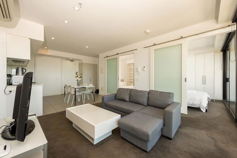 Amazing Accommodations: Vogue - Accommodation Broadbeach 32