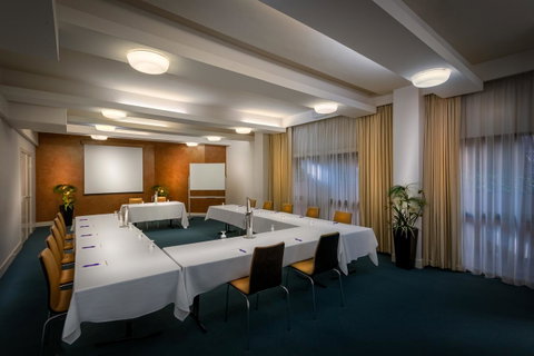 BEST WESTERN PLUS Travel Inn - Accommodation Broadbeach 18