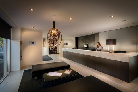 BEST WESTERN PLUS Travel Inn - Accommodation Broadbeach 9