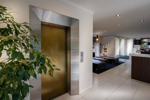 BEST WESTERN PLUS Travel Inn - Accommodation Broadbeach 22