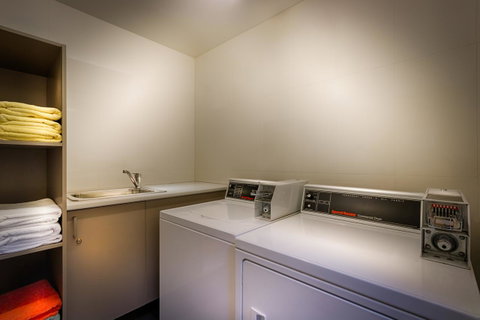 BEST WESTERN PLUS Travel Inn - Accommodation Broadbeach 21