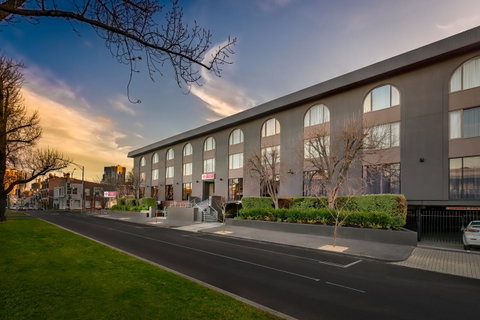 BEST WESTERN PLUS Travel Inn - Accommodation Broadbeach 7
