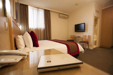 BEST WESTERN PLUS Travel Inn - Accommodation Broadbeach 41