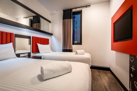 Essence Hotel Carlton - Accommodation Broadbeach 12