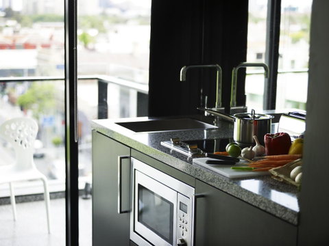 The Cullen Melbourne - Art Series - Accommodation Broadbeach 11