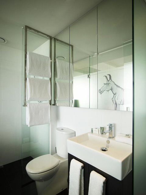The Cullen Melbourne - Art Series - Accommodation Broadbeach 6
