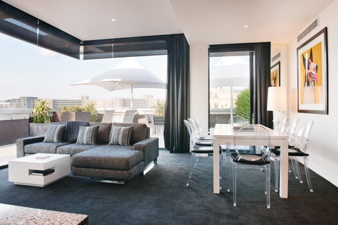 The Cullen Melbourne - Art Series - Accommodation Broadbeach 12