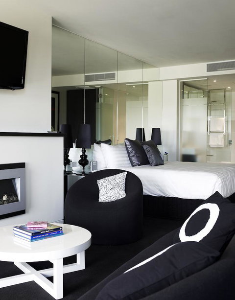 The Cullen Melbourne - Art Series - Accommodation Broadbeach 26