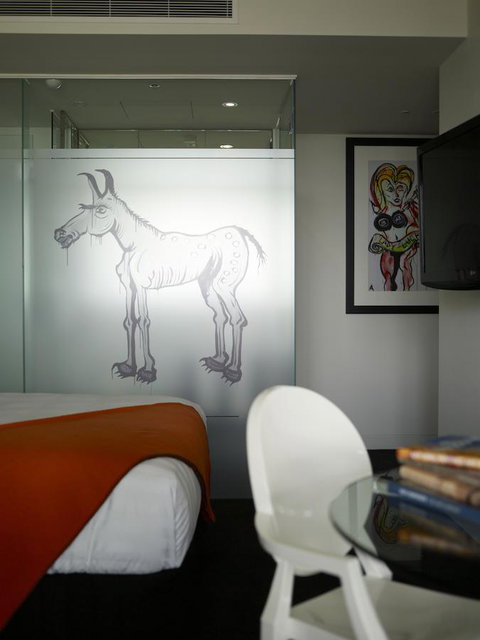 The Cullen Melbourne - Art Series - Accommodation Broadbeach 9