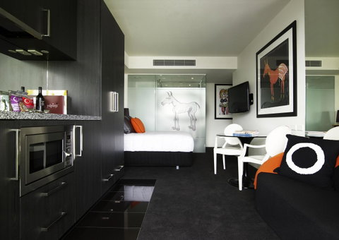 The Cullen Melbourne - Art Series - Accommodation Broadbeach 17