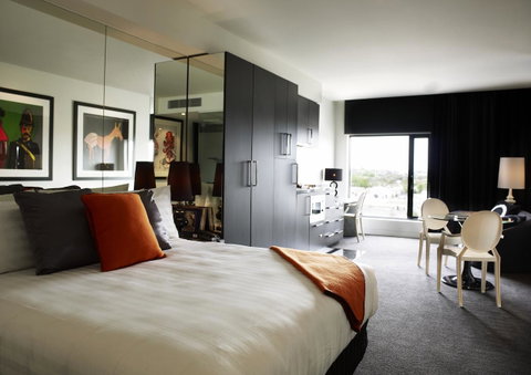 The Cullen Melbourne - Art Series - Accommodation Broadbeach 3