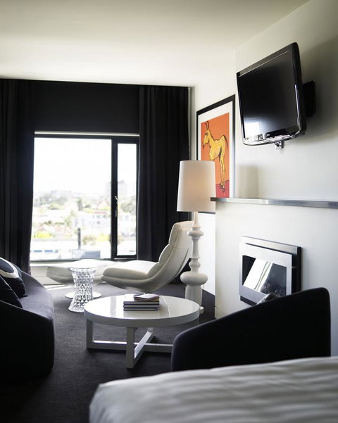 The Cullen Melbourne - Art Series - Accommodation Broadbeach 13