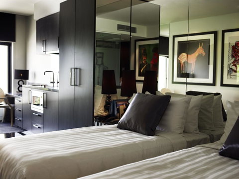 The Cullen Melbourne - Art Series - Accommodation Broadbeach 18