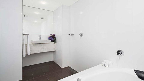 Crowne Plaza Melbourne Carlton, An IHG Hotel - Accommodation Broadbeach 13