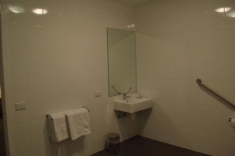 CROWN CENTRAL BUSINESS DISTRICT MOTEL - NO UNDER 18s - Accommodation Broadbeach 39