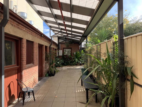 CROWN CENTRAL BUSINESS DISTRICT MOTEL - NO UNDER 18s - Accommodation Broadbeach 3