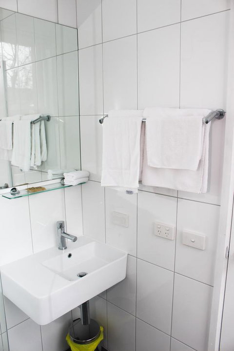 CROWN CENTRAL BUSINESS DISTRICT MOTEL - NO UNDER 18s - Accommodation Broadbeach 42
